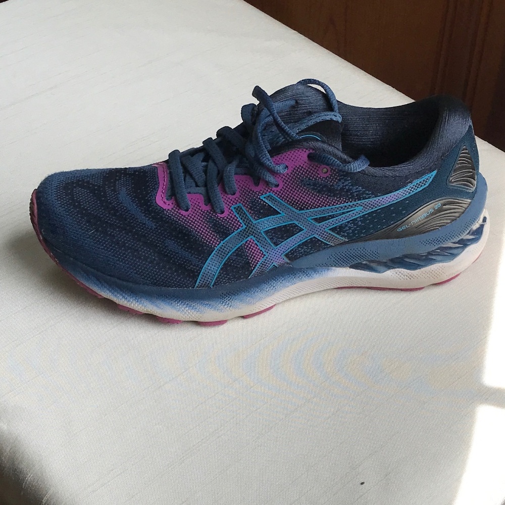 Asics Gel Nimbus 23 Size 8 Womens